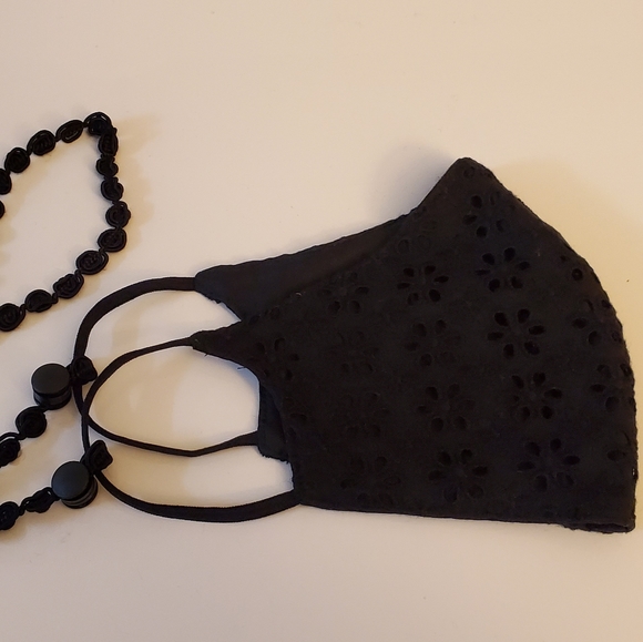 Reusable Eyelet Cotton Face Mask W/Necklace - Picture 1 of 4